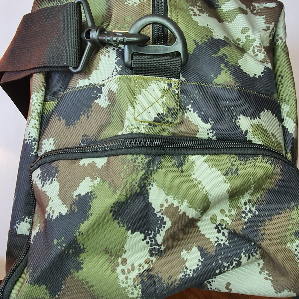 Quiksilver Medium Shelter Green Camo Duffel Bag NWT - Picture 4 of 9
